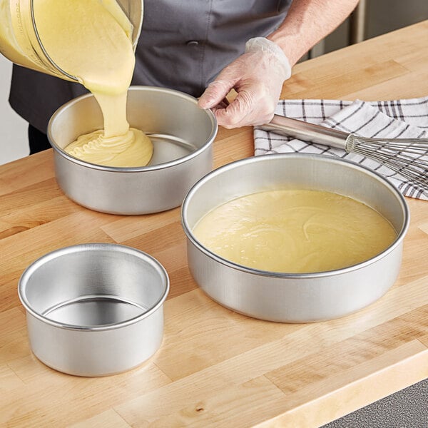 What is the typical cake tin size?