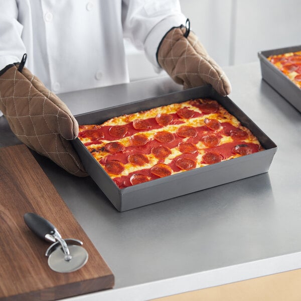Selecting Pizza Pans? Here's What You Need To Know - Foodservice Equipment  Reports Magazine