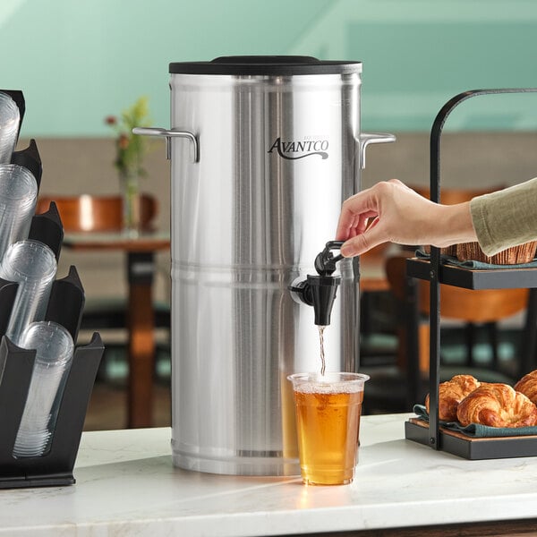 Avantco ITD3-GRD-MV 3 Gallon Round Iced Tea Dispenser with Stainless Steel Valve