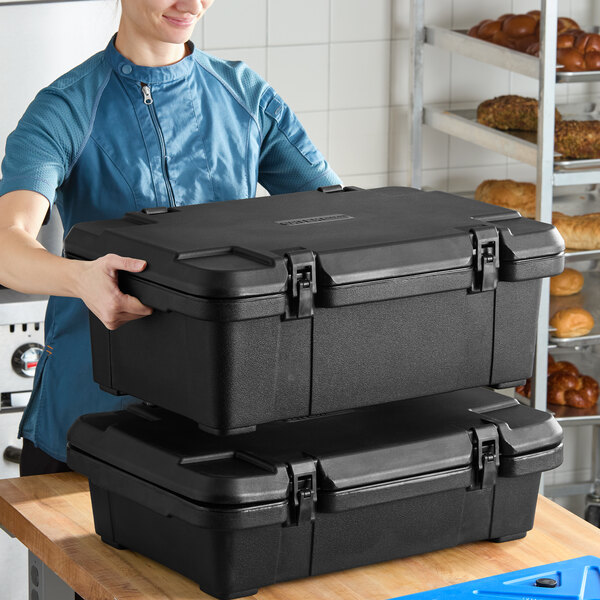 CaterGator Black Top Loading Insulated Food Pan Carrier with Vigor Full Size Plastic Food Pan / Lid - 6" Deep Full-Size Pan Max Capacity