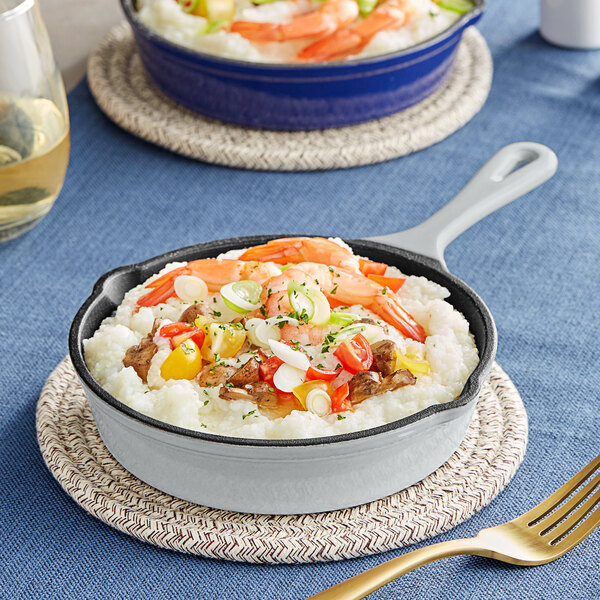 a blurry image of a food