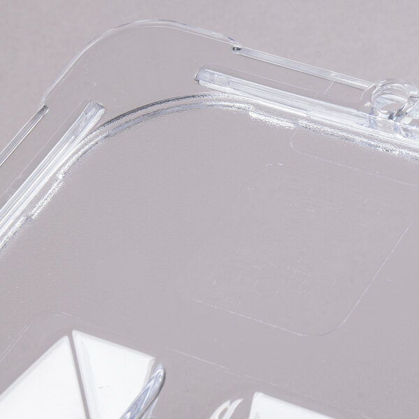 A clear plastic Carlisle StorPlus lid with a spoon notch.