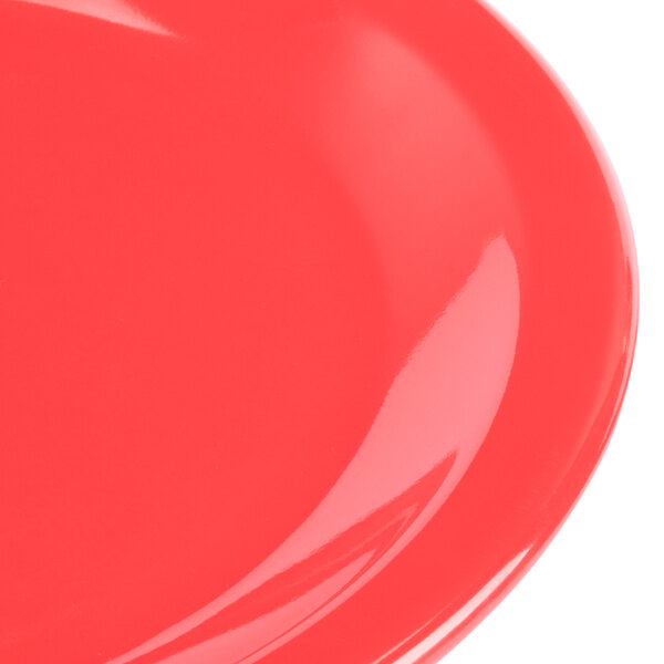 A close up of a red Carlisle Kingline pie plate.