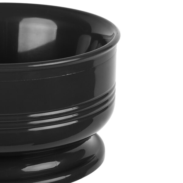 A black Cambro Shoreline bowl with a handle.