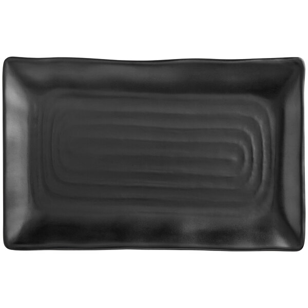 A black rectangular Acopa Izumi melamine platter with a wavy design.