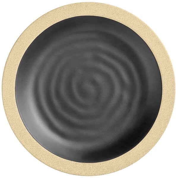 An Acopa Ugoki matte black melamine plate with a medium ivory rim with a spiral design.