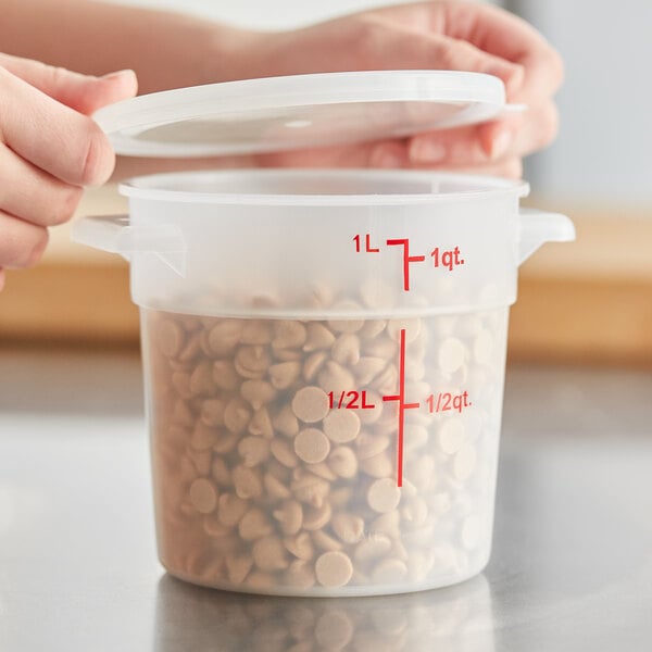 Choice 4 Qt. Translucent Round Polypropylene Food Storage Container and Lid