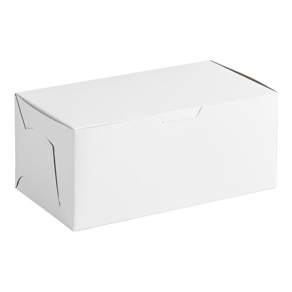 A plain white rectangular bakery box.