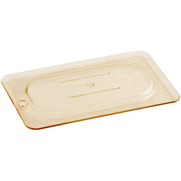 A Cambro amber plastic lid covering a clear plastic food pan.