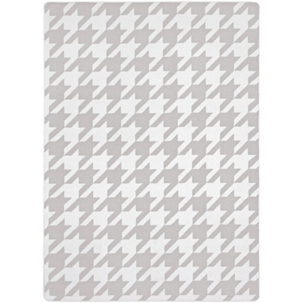 A white and grey houndstooth rug with a checkered pattern.