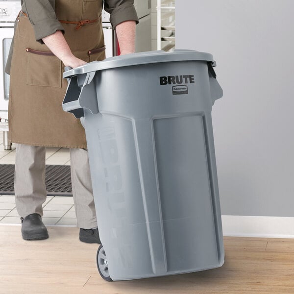 Rubbermaid Commercial Products BRUTE 44-Gallons Gray Plastic Trash Can with  Lid Outdoor at