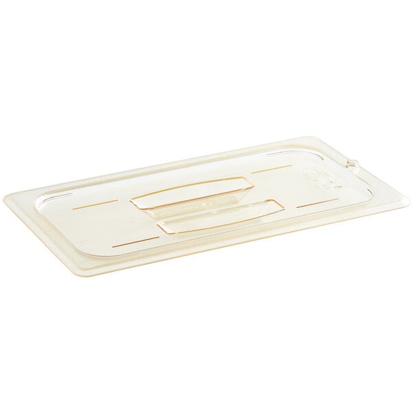A Cambro amber plastic lid with a handle for a food pan.