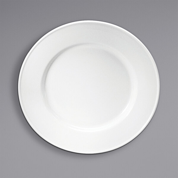 A Oneida Neo Classic cream white porcelain plate with a circular edge.