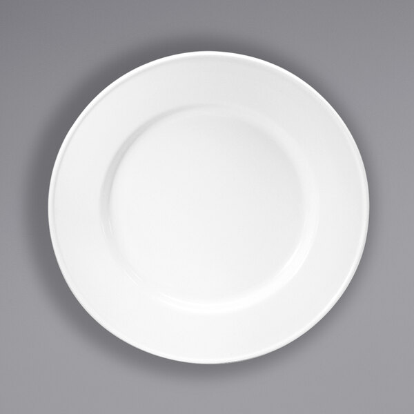 A Oneida Classic cream white porcelain plate with a circular ring on the rim.