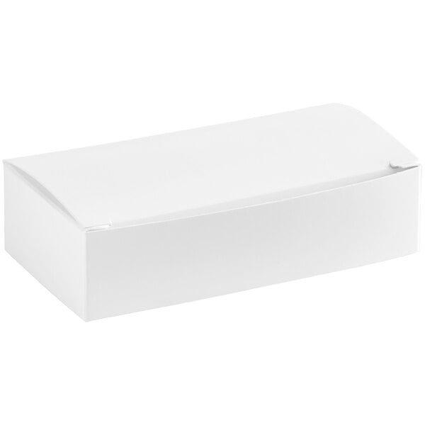 A 1/4 lb. white candy box with a lid.
