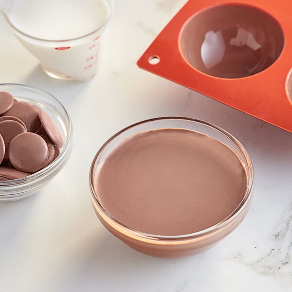 A bowl of Republica del Cacao milk chocolate and a bowl of chocolate chips.