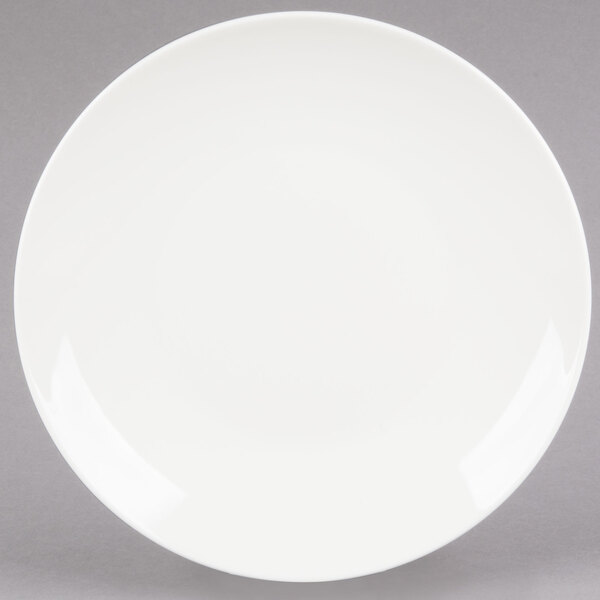 A Tuxton Venice ivory china plate with a small rim.