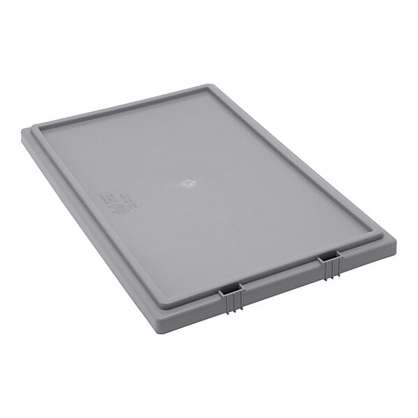 A gray plastic Quantum lid on a grey plastic container.