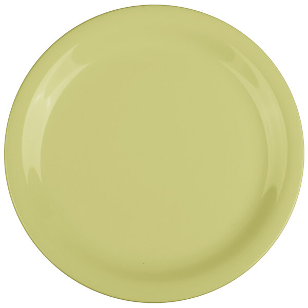 A close-up of a yellow GET Avocado Diamond Harvest plate with white rolled edges.