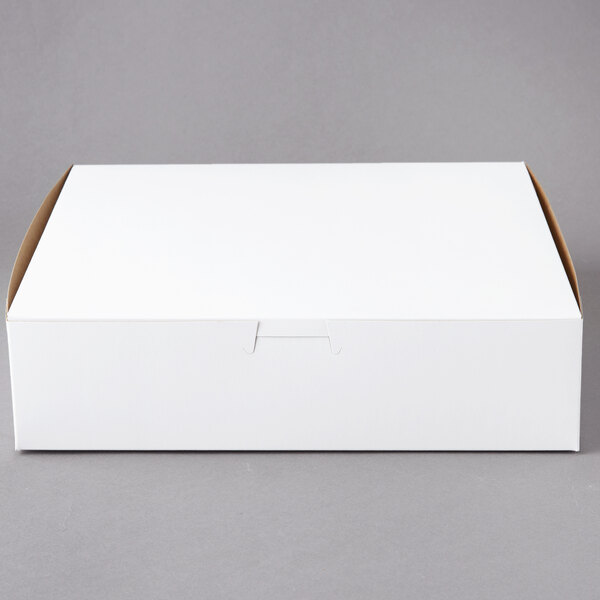 A white customizable pie box with a lid.
