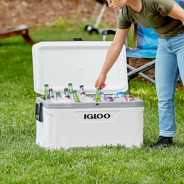 Igloo 50548 Marine Ultra 70 Qt. White Cooler with Comfort Grip