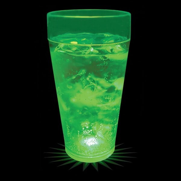 A 20 oz. customizable plastic cup with a green LED light glowing over a green drink.