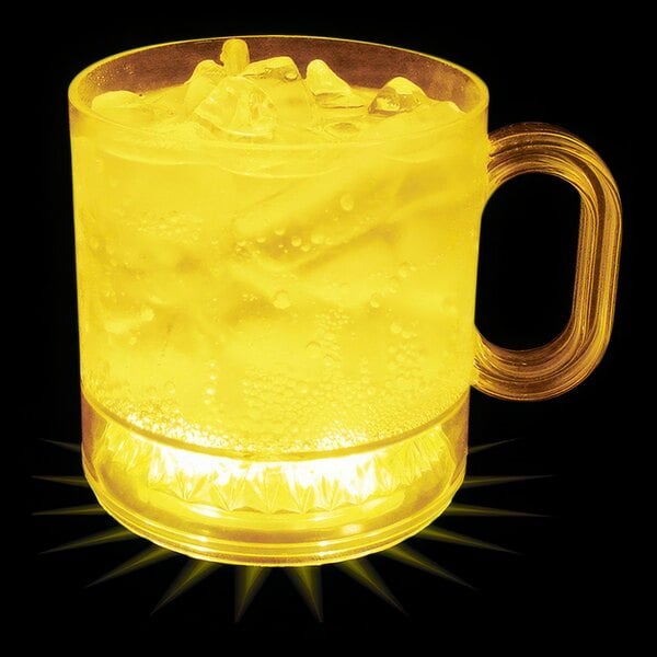 A customizable yellow plastic mug with yellow liquid and ice.