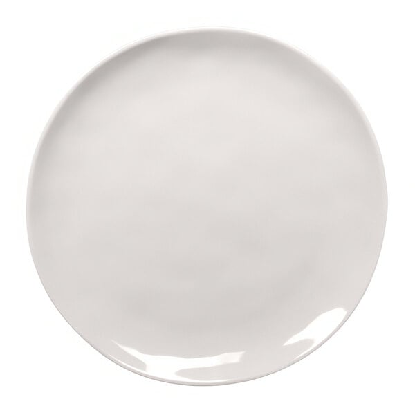 An Elite Global Solutions Maya cream melamine plate with a white rim.