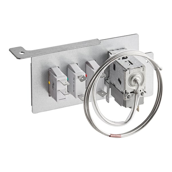 An Avantco commercial refrigeration thermostat controller with wires attached.