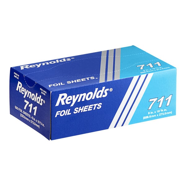 A blue and white box of Reynolds Standard Pop-Up Aluminum Foil Sheets with white text.
