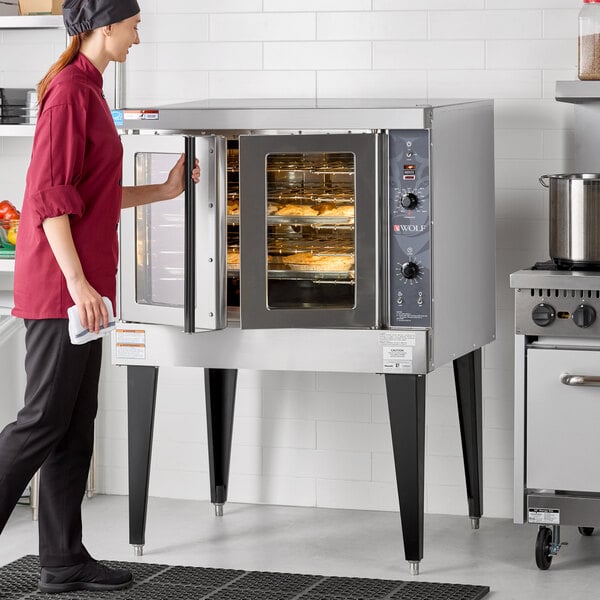 Wolf by Vulcan WC4GD-11D3 Single Deck Full Size Natural Gas Convection Oven - 50,000 BTU