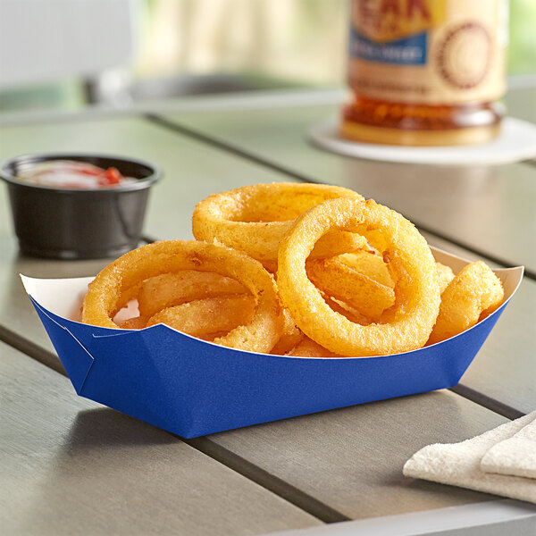 A blue container of onion rings in a blue paper food tray.