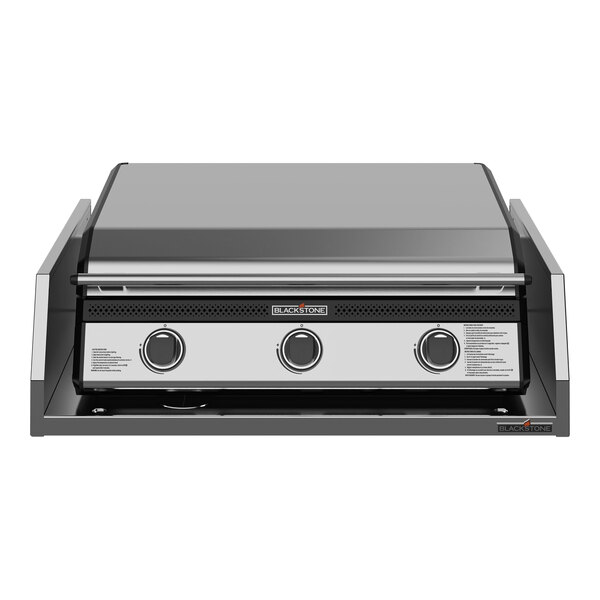 A close-up of the Blackstone 28" outdoor kitchen griddle with three dials.