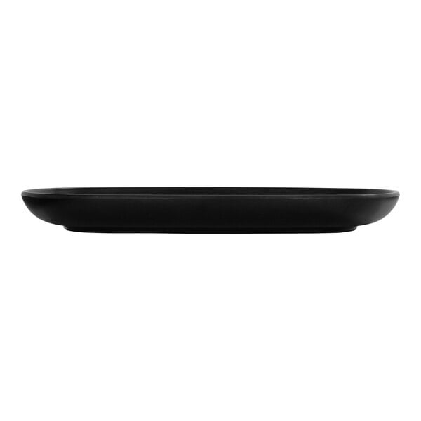 A black rectangular Cal-Mil Oslo melamine plate.
