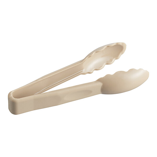 Choice beige polycarbonate tongs with scalloped edges and grips.