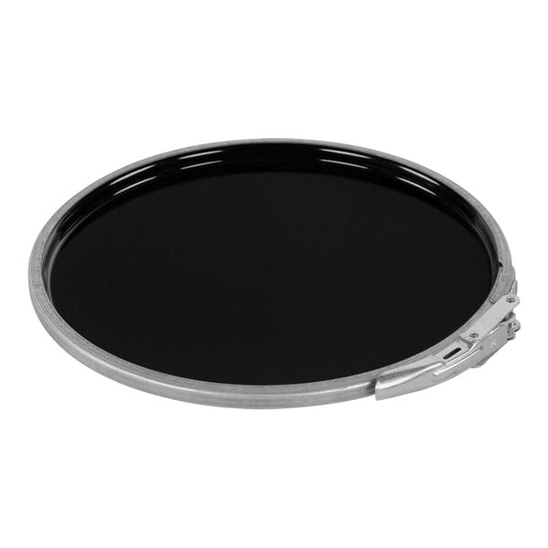 A black round lid with a silver rim.
