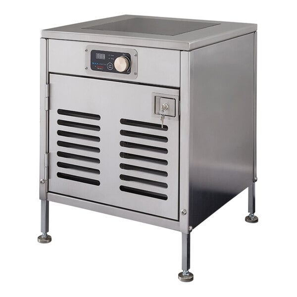 A stainless steel Spring USA stock pot induction range.