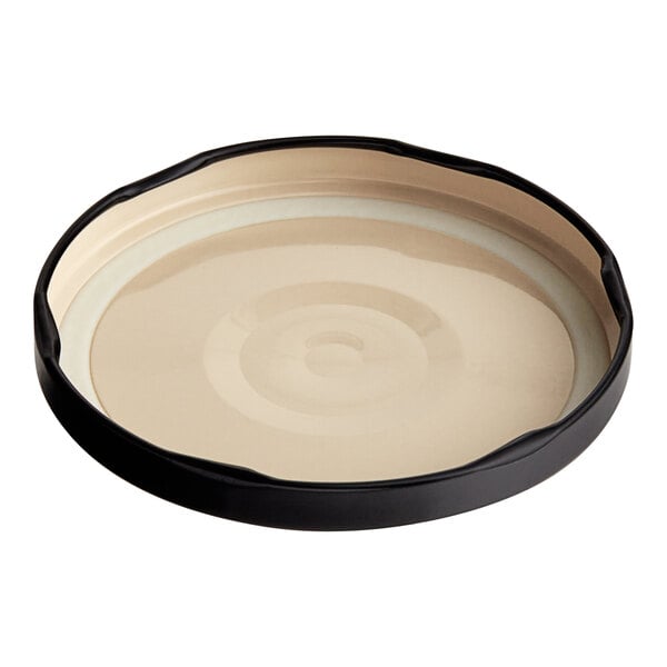 A round black metal lid with a plastisol liner.