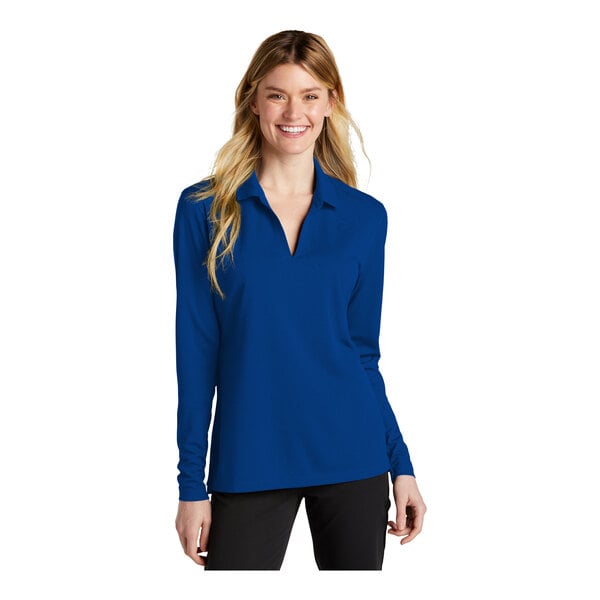 A woman wearing a blue Nike long sleeve polo shirt.