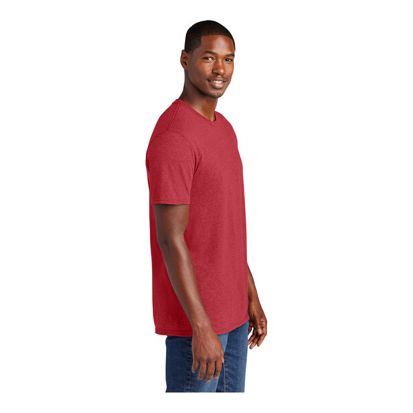 A person wearing a District Heathered Red T-Shirt.