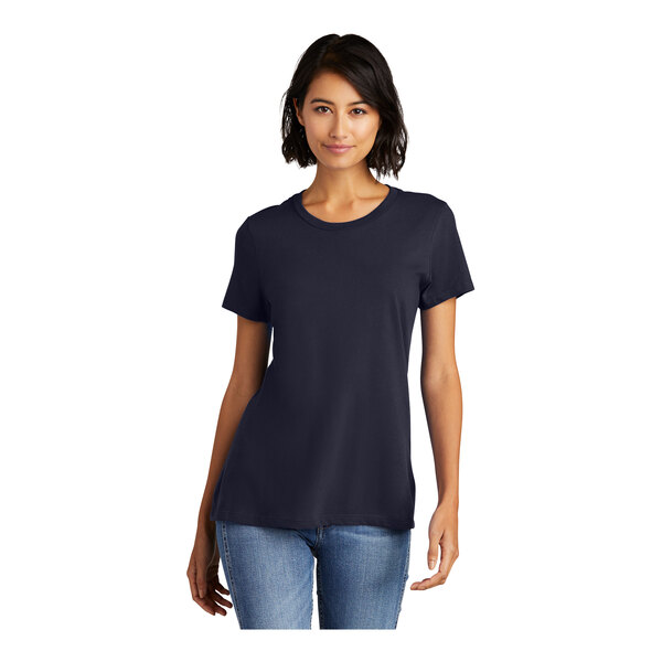 A woman wearing a District navy blue short sleeve t-shirt.