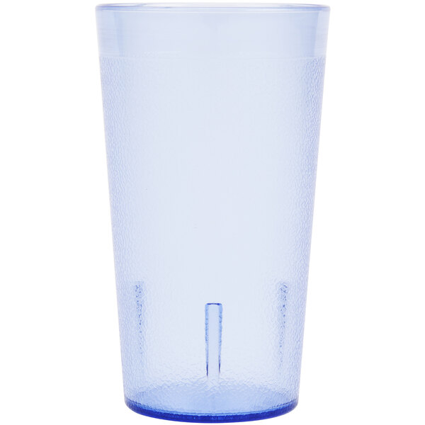 A clear plastic Cambro tumbler with a slate blue lid.