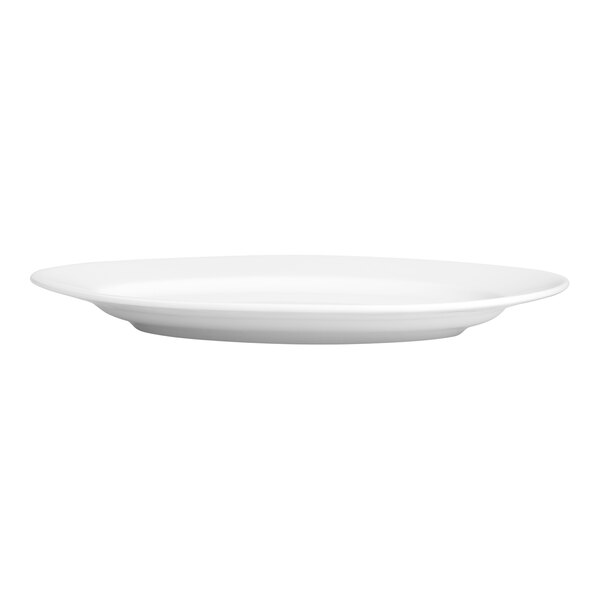 A HydroZero Ivory by Oneida porcelain plate with a wide white rim.