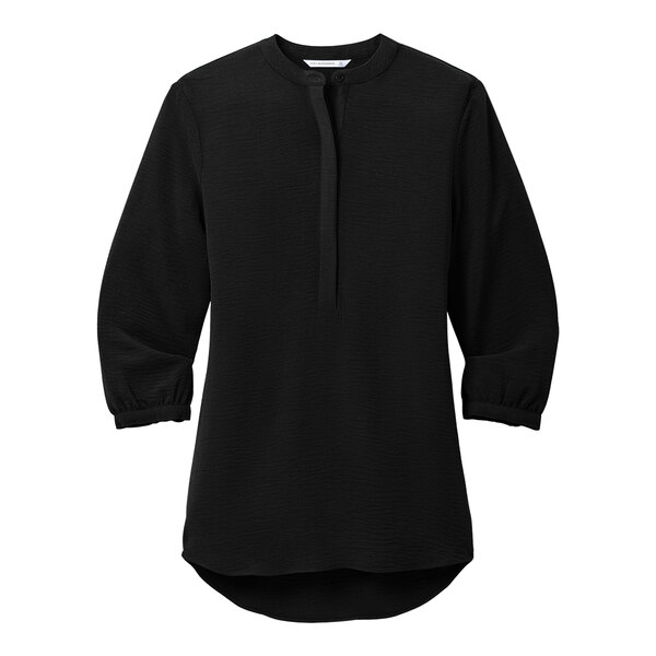 A black short sleeve blouse.