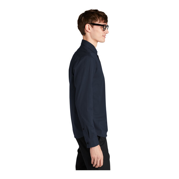 A man wearing a Mercer+Mettle night navy dress shirt.