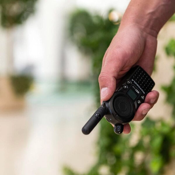 Motorola CLS Series Portable UHF Analog 1-Channel Two-Way Business Radio CLS1110 - 1W, 459.5- 469.5 MHz