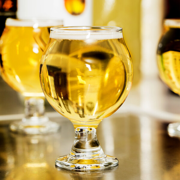 12 Beer Glass Types, Styles, & Shapes - WebstaurantStore