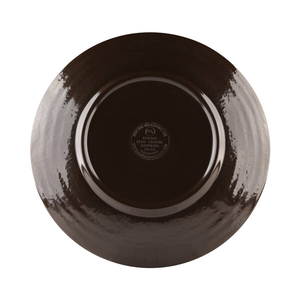An aubergine-colored Elite Global Solutions round plate with a brown pebble design and a black rim.