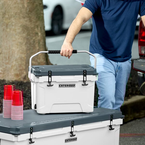 CaterGator CG20PA Panda 20 Qt. Rotomolded Outdoor Cooler / Ice Chest