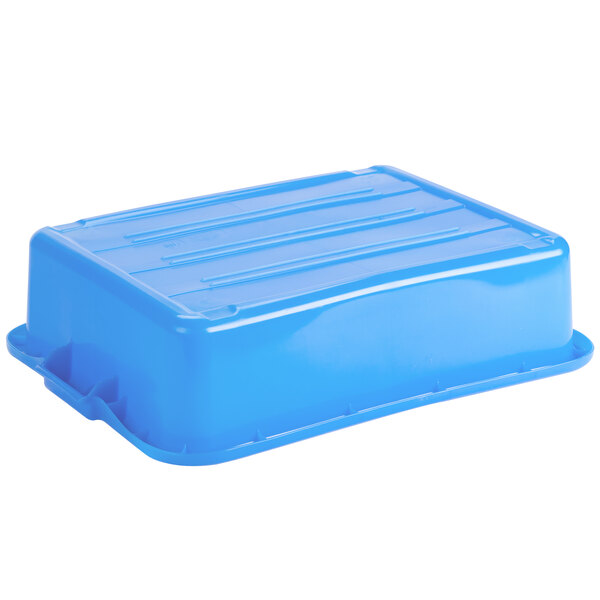 A Vollrath blue plastic bus tub with a lid.